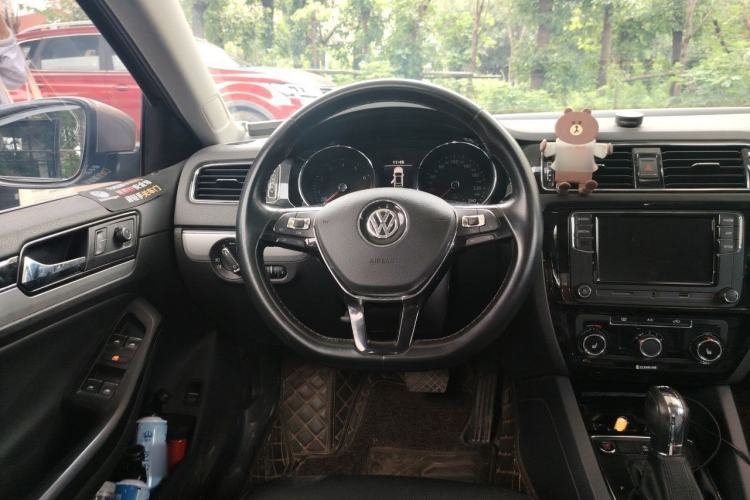Used Volkswagen Sagitar 2017 180TSI Automatic Luxury Edition Steering Wheel