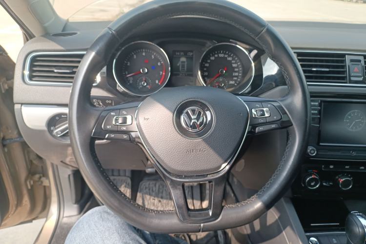 Used Volkswagen Sagitar 2017 180TSI Automatic Luxury Edition Steering Wheel