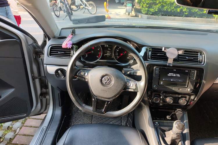 Used Volkswagen Sagitar 2017 1.6L Manual Comfort Model Steering Wheel