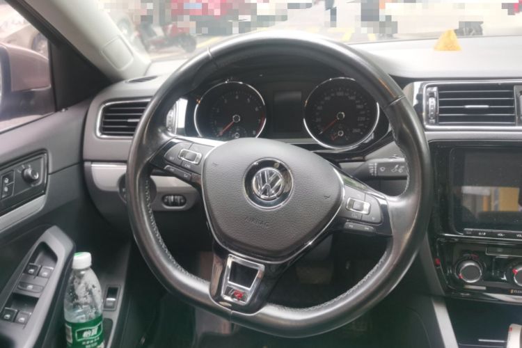 Used Volkswagen Sagitar 2017 230TSI Automatic Comfort Version Steering Wheel