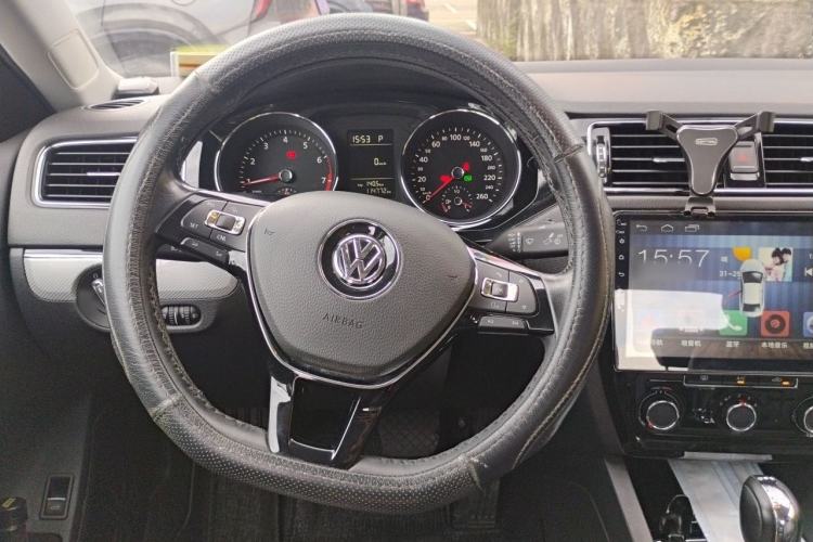 Used Volkswagen Sagitar 2017 230TSI Automatic Comfort Version Steering Wheel