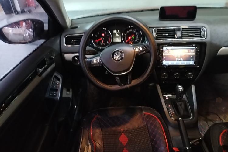 Used Volkswagen Sagitar 2017 230TSI Automatic Comfort Version Steering Wheel