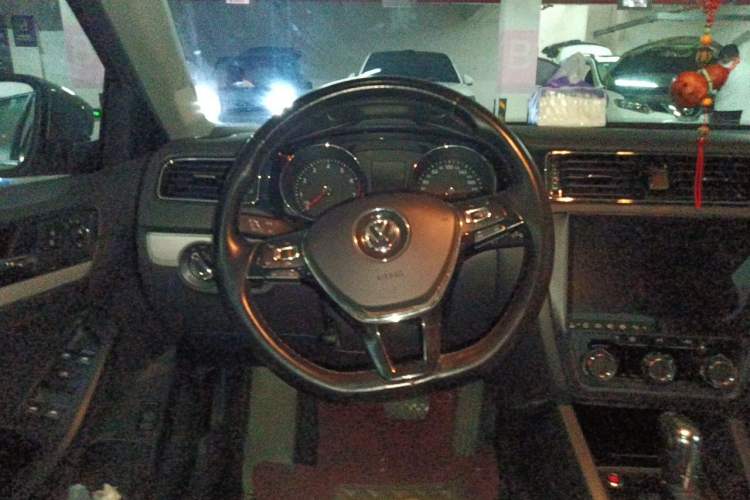 Used Volkswagen Sagitar 2017 1.6L Automatic Comfort Model Steering Wheel