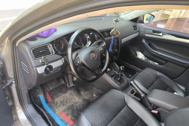 Used Volkswagen Sagitar 2017 1.6L Manual Comfort Model Steering Wheel