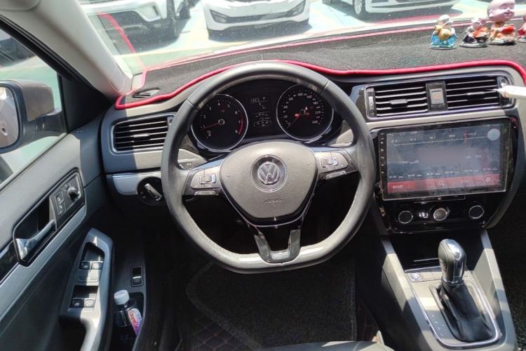 Used Volkswagen Sagitar 2017 1.6L Automatic Comfort Model Steering Wheel