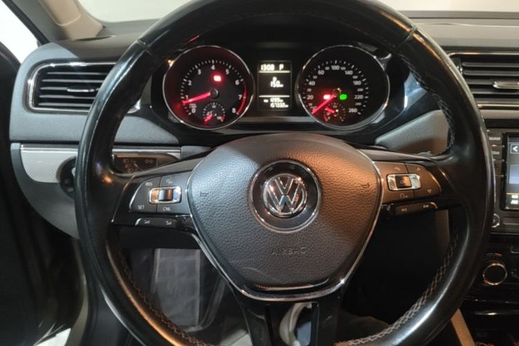 Used Volkswagen Sagitar 2017 230TSI Automatic Comfort Version Steering Wheel