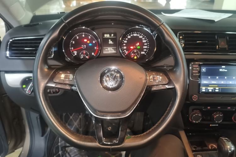 Used Volkswagen Sagitar 2017 230TSI Automatic Comfort Version Steering Wheel