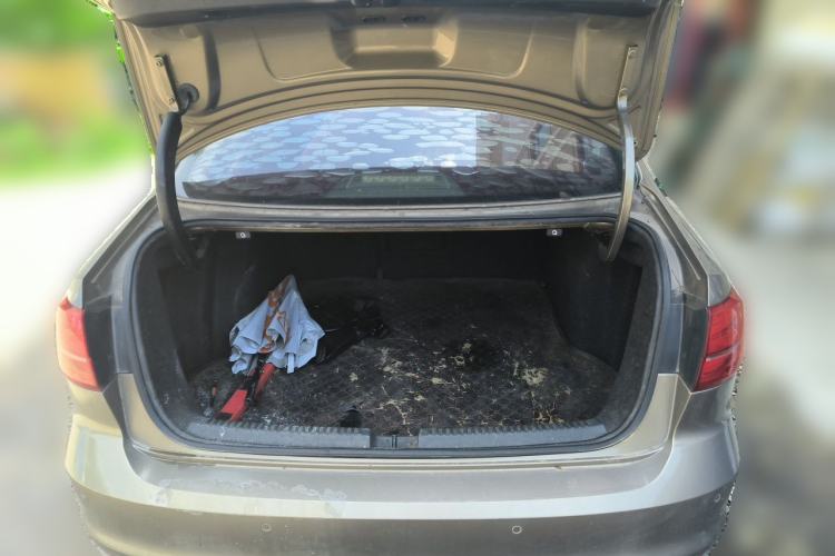 Used Volkswagen Sagitar 2017 1.6L Manual Comfort Model Trunk