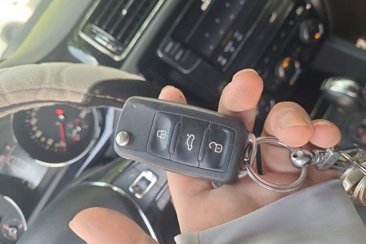Used Volkswagen Sagitar 2017 230TSI Automatic Luxury Edition Vehicle Key