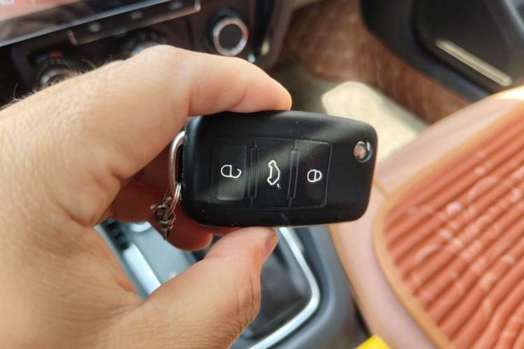 Used Volkswagen Sagitar 2017 230TSI Automatic Comfort Version Vehicle Key