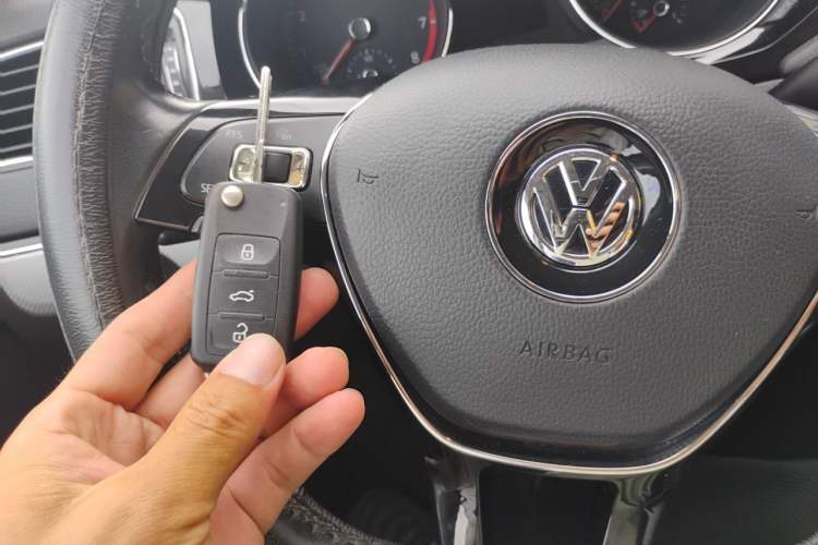 Used Volkswagen Sagitar 2017 230TSI Automatic Comfort Version Vehicle Key