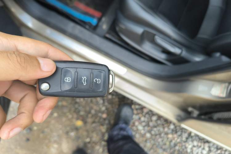 Used Volkswagen Sagitar 2017 1.6L Manual Comfort Model Vehicle Key
