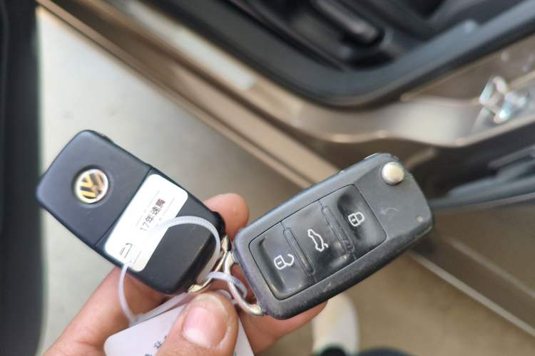 Used Volkswagen Sagitar 2017 230TSI Automatic Comfort Version Vehicle Key