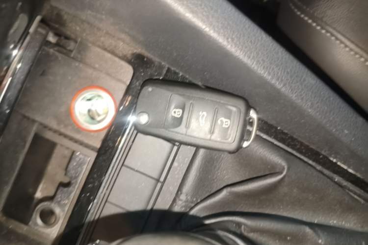 Used Volkswagen Sagitar 2017 230TSI Automatic Comfort Version Vehicle Key