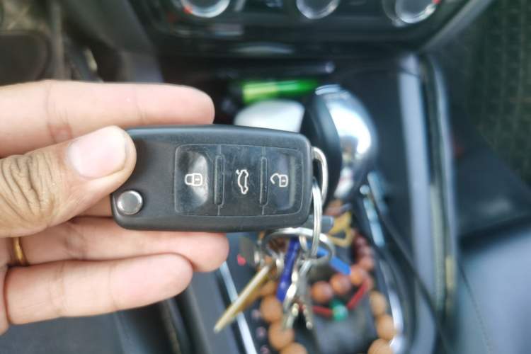 Used Volkswagen Sagitar 2017 230TSI Automatic Comfort Version Vehicle Key
