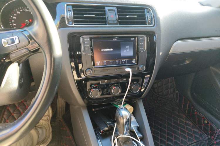 Used Volkswagen Sagitar 2017 230TSI Automatic Comfort Version Audio And AC Panel