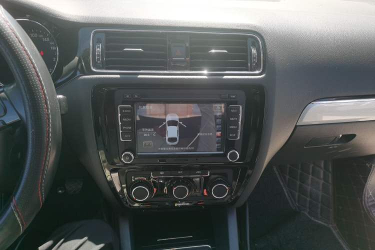 Used Volkswagen Sagitar 2017 1.6L Manual Comfort Model Audio And AC Panel