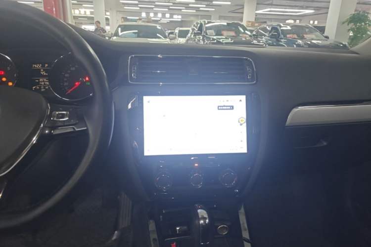 Used Volkswagen Sagitar 2017 1.6L Automatic Comfort Model Audio And AC Panel