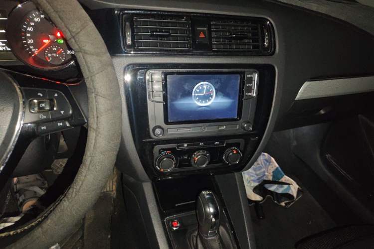 Used Volkswagen Sagitar 2017 230TSI Automatic Comfort Version Audio And AC Panel