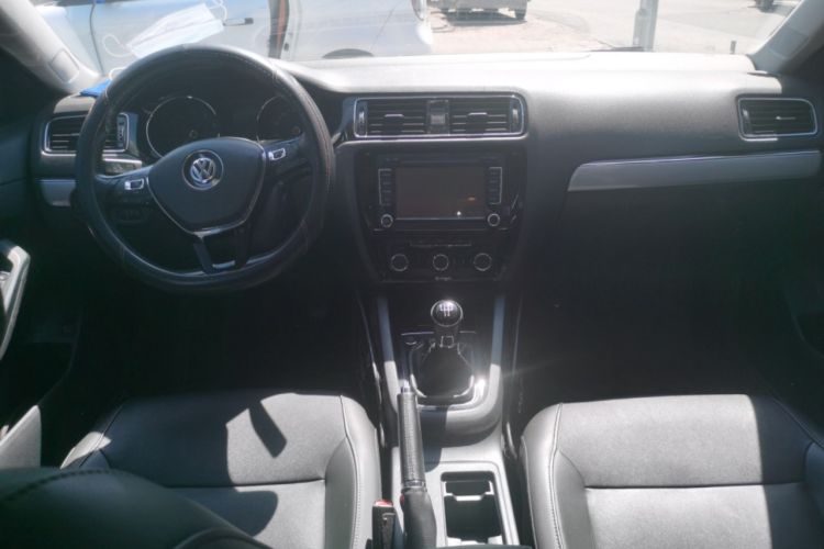 Used Volkswagen Sagitar 2017 1.6L Manual Comfort Model Center Console