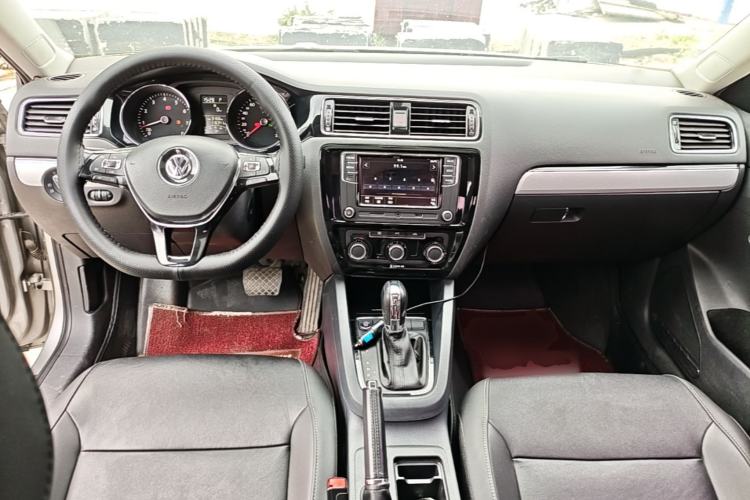 Used Volkswagen Sagitar 2017 1.6L Automatic Comfort Model Center Console