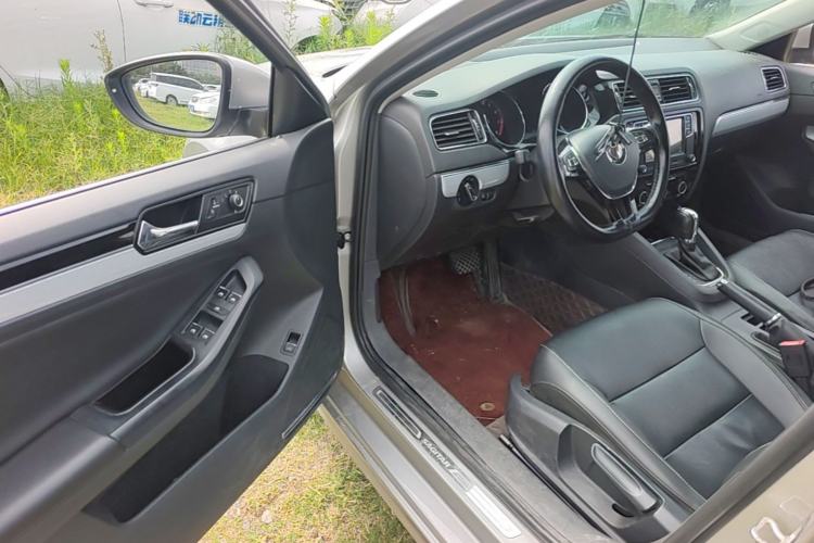 Used Volkswagen Sagitar 2017 230TSI Automatic Comfort Version Driver Seat