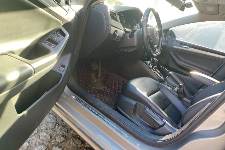 Used Volkswagen Sagitar 2017 230TSI Automatic Comfort Version Driver Seat