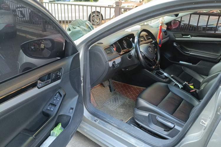 Used Volkswagen Sagitar 2017 1.6L Automatic Comfort Model Driver Seat