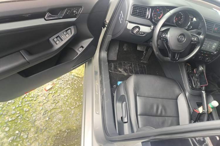 Used Volkswagen Sagitar 2017 230TSI Automatic Comfort Version Driver Seat
