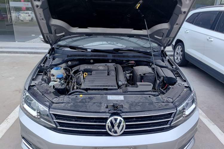 Used Volkswagen Sagitar 2017 230TSI Automatic Luxury Edition Engine Bay