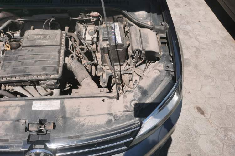 Used Volkswagen Sagitar 2017 1.6L Manual Comfort Model Engine Bay Left