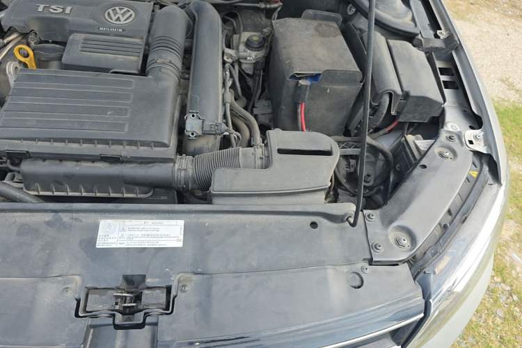 Used Volkswagen Sagitar 2017 230TSI Automatic Luxury Edition Engine Bay Left