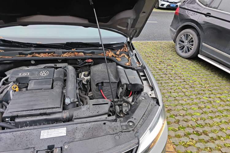 Used Volkswagen Sagitar 2017 180TSI Automatic Luxury Edition Engine Bay Left