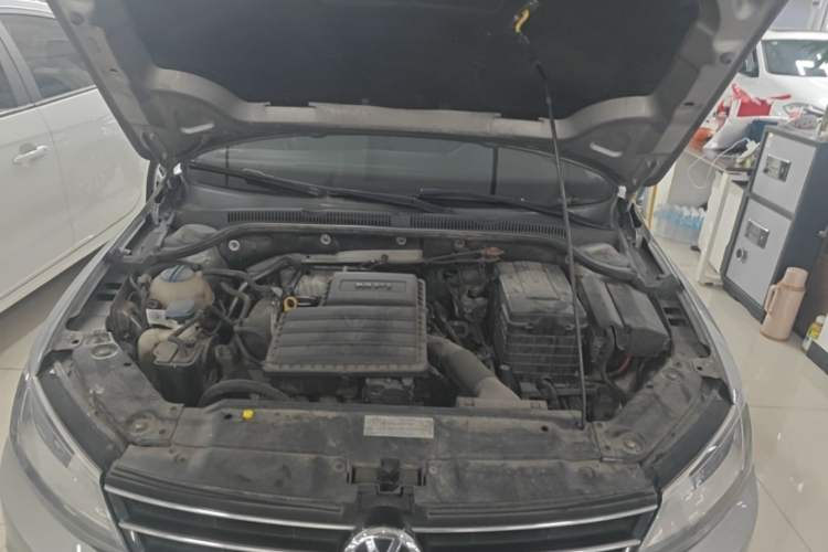 Used Volkswagen Sagitar 2017 1.6L Automatic Comfort Model Engine Bay