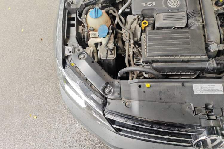 Used Volkswagen Sagitar 2017 230TSI Automatic Luxury Edition Engine Bay Right