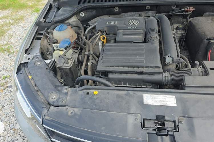 Used Volkswagen Sagitar 2017 230TSI Automatic Luxury Edition Engine Bay Right