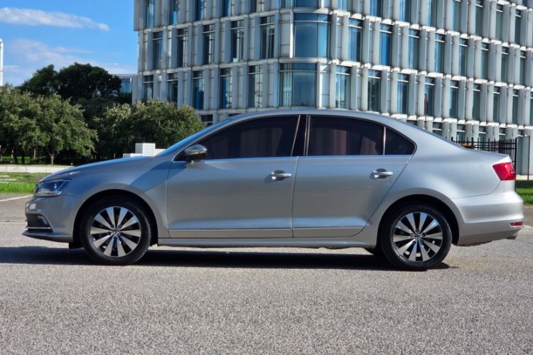 Used Volkswagen Sagitar 2017 230TSI Automatic Comfort Version Exterior 2
