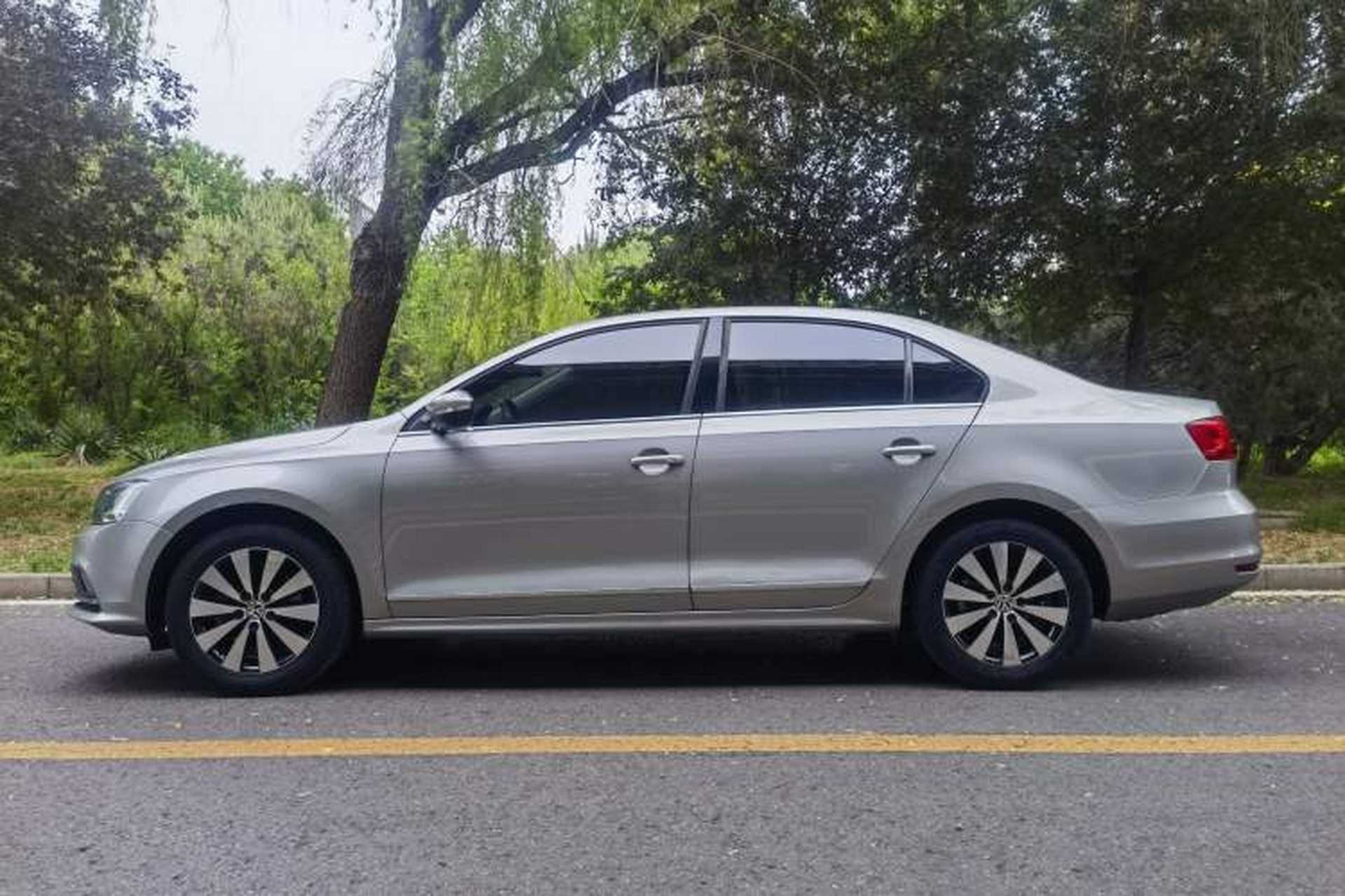 Used Volkswagen Sagitar 2017 1.6L Manual Comfort Model Exterior 5