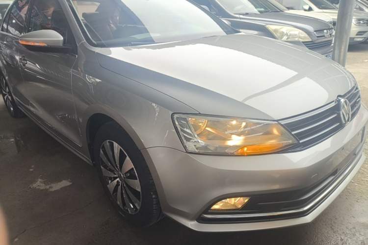 Used Volkswagen Sagitar 2017 230TSI Automatic Comfort Version Front Right 45 Deg