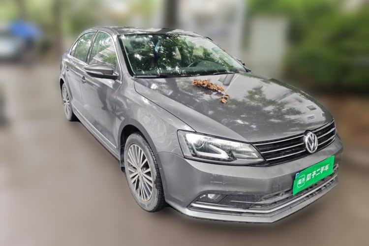 Used Volkswagen Sagitar 2017 230TSI Automatic Luxury Edition Front Right 45 Deg