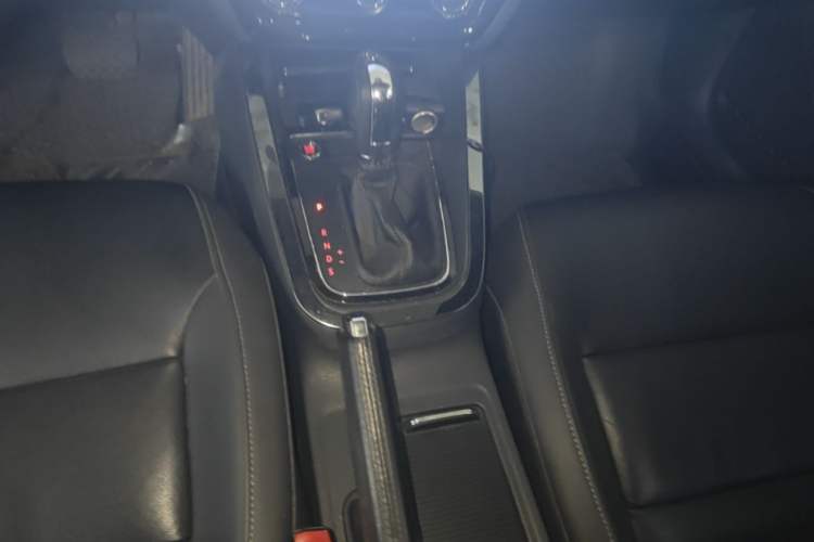 Used Volkswagen Sagitar 2017 1.6L Automatic Comfort Model Gear Lever