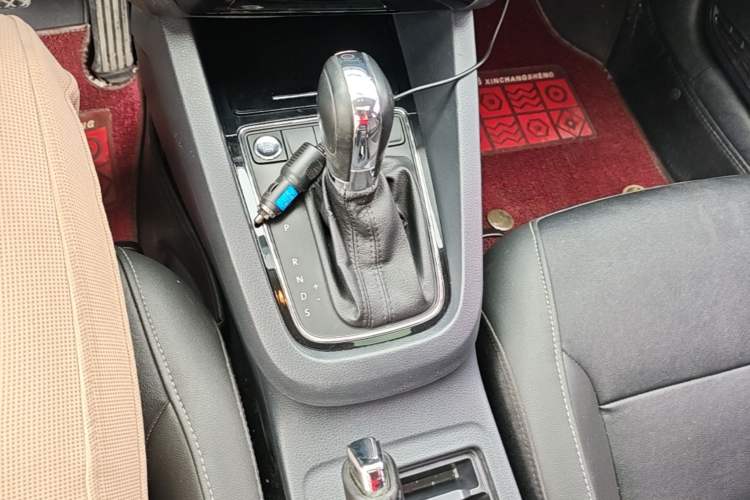 Used Volkswagen Sagitar 2017 1.6L Automatic Comfort Model Gear Lever