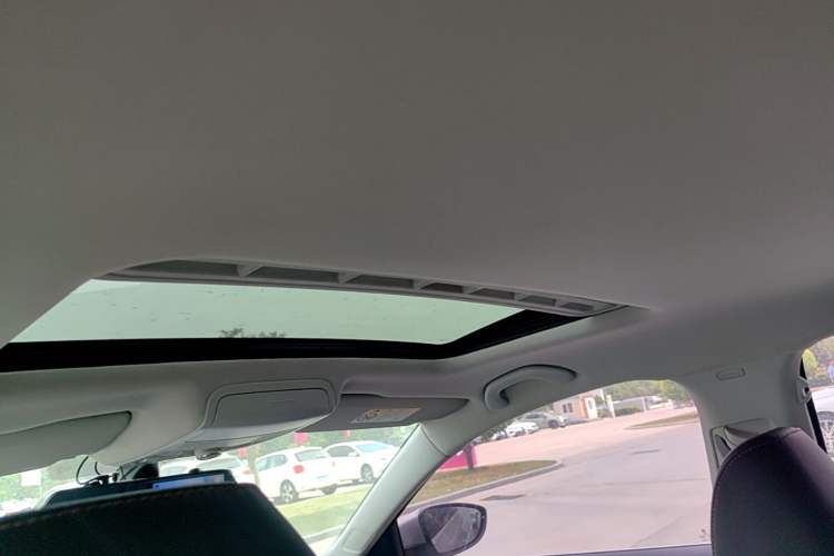 Used Volkswagen Sagitar 2017 230TSI Automatic Luxury Edition Headliner