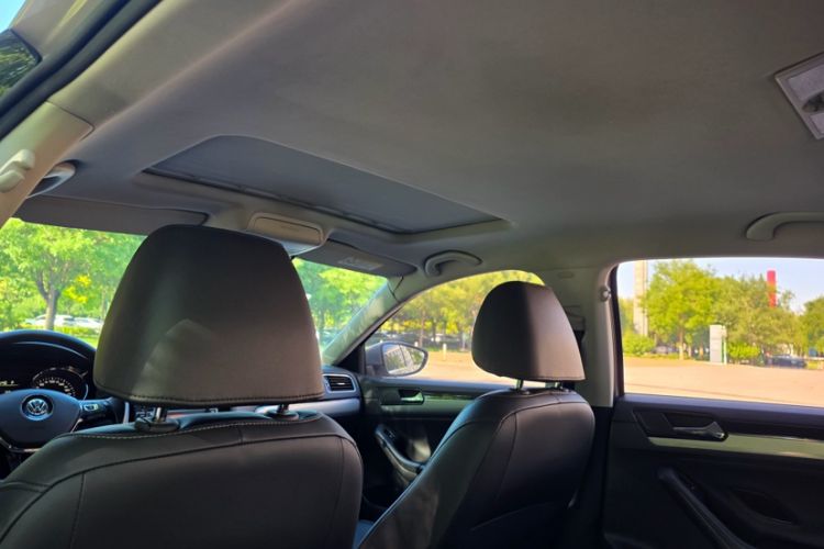 Used Volkswagen Sagitar 2017 230TSI Automatic Comfort Version Headliner
