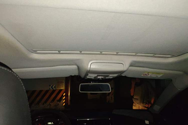Used Volkswagen Sagitar 2017 230TSI Automatic Comfort Version Headliner