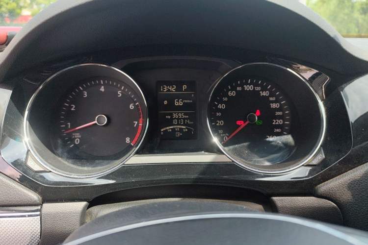 Used Volkswagen Sagitar 2017 1.6L Automatic Comfort Model Instrument Cluster