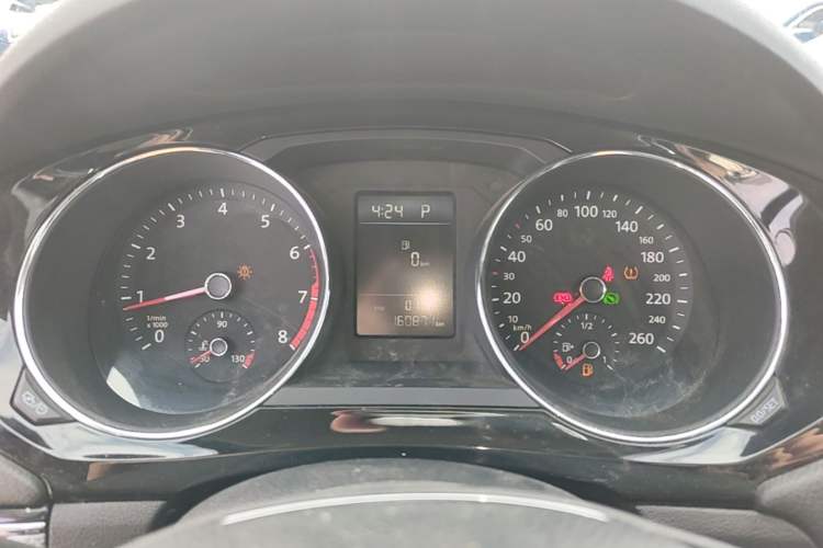 Used Volkswagen Sagitar 2017 230TSI Automatic Comfort Version Instrument Cluster