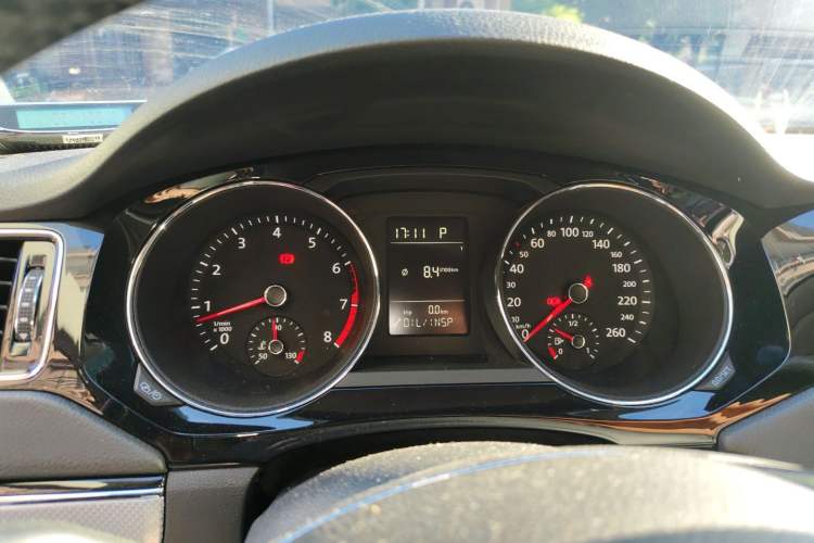 Used Volkswagen Sagitar 2017 230TSI Automatic Comfort Version Instrument Cluster