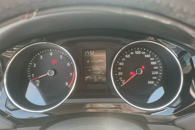 Used Volkswagen Sagitar 2017 1.6L Manual Comfort Model Instrument Cluster