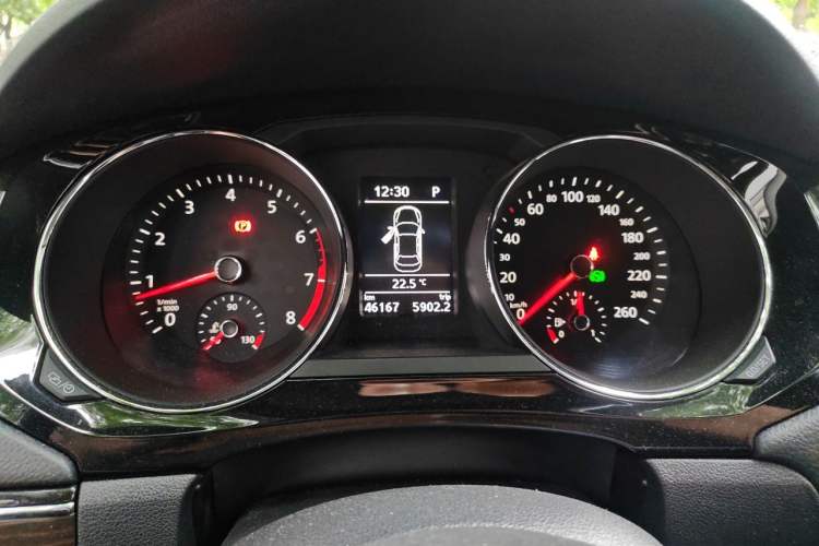 Used Volkswagen Sagitar 2017 230TSI Automatic Luxury Edition Instrument Cluster